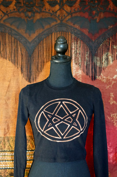 Unicursal Hexagram Fitted Cropped Long Sleeve Tee